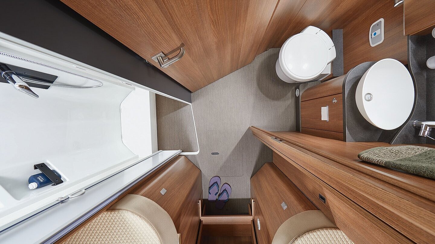 Umkleidezimmer des Carthago C2-tourer I 147 RB LE L 