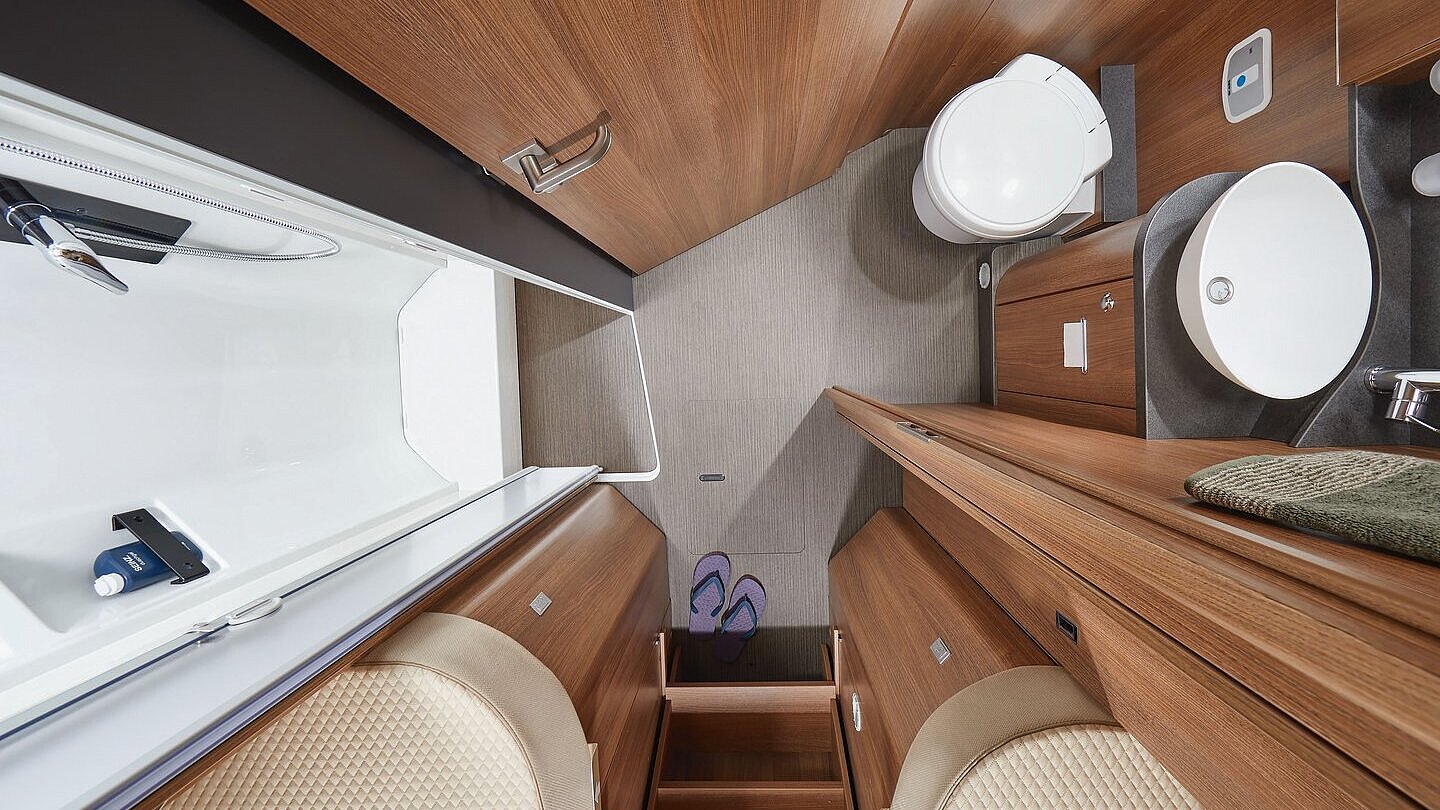 Umkleidezimmer des Carthago C2-tourer I 147 RB LE L 