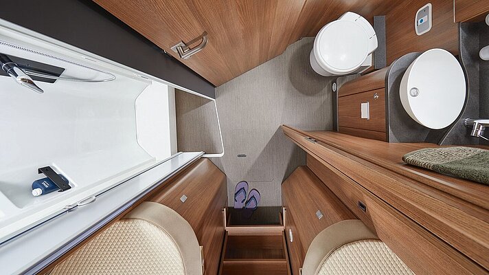 Umkleidezimmer des Carthago C2-tourer I 147 RB LE L 