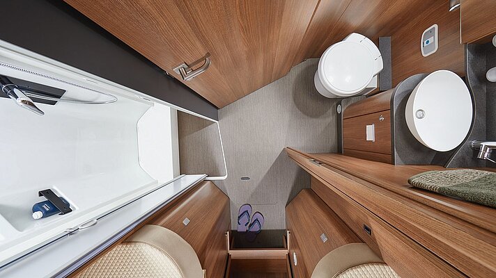 Umkleidezimmer des Carthago C2-tourer I 147 RB LE L 