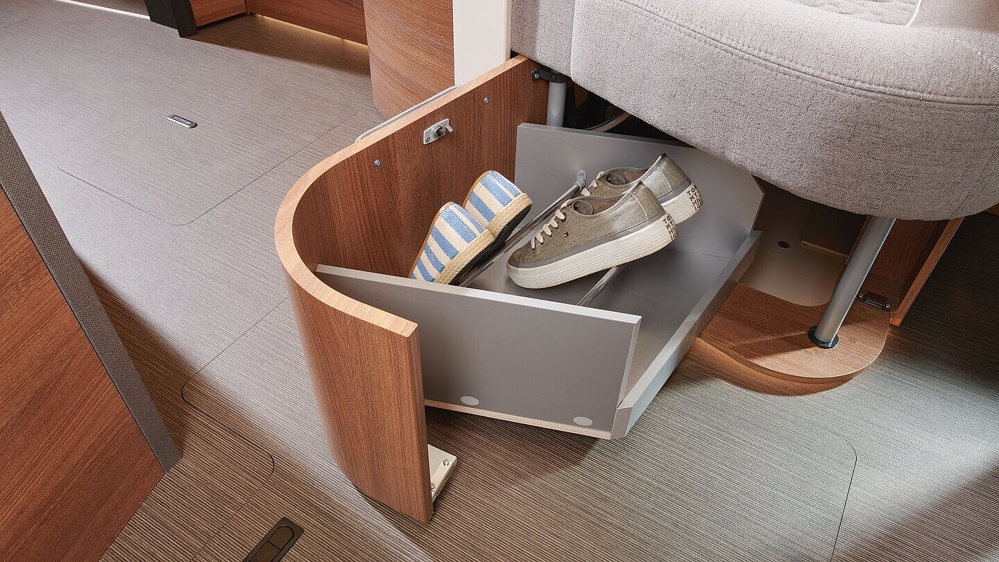 Ausdrehbarer Schuhschrank im Carthago C2-tourer 