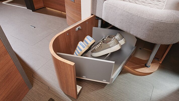 Ausdrehbarer Schuhschrank im Carthago C2-tourer 