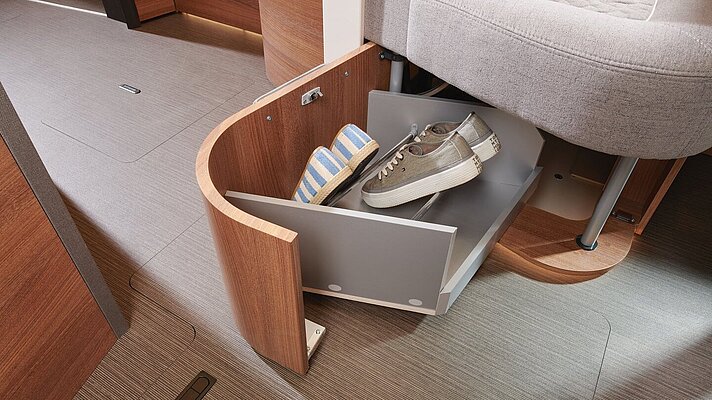 Ausdrehbarer Schuhschrank im Carthago C2-tourer 