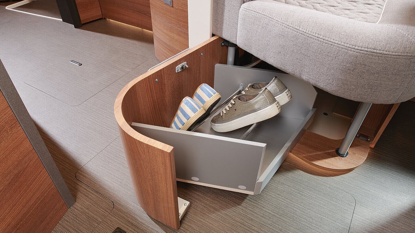 Ausdrehbarer Schuhschrank im Carthago C2-tourer 