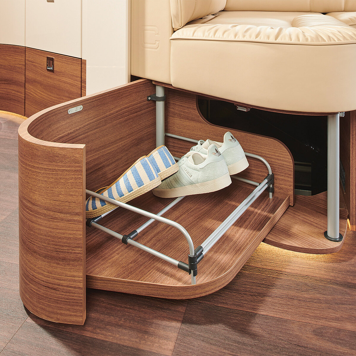 Ausziehbarer Schuhschrank mit Platz für mehrere Paar Schuhe