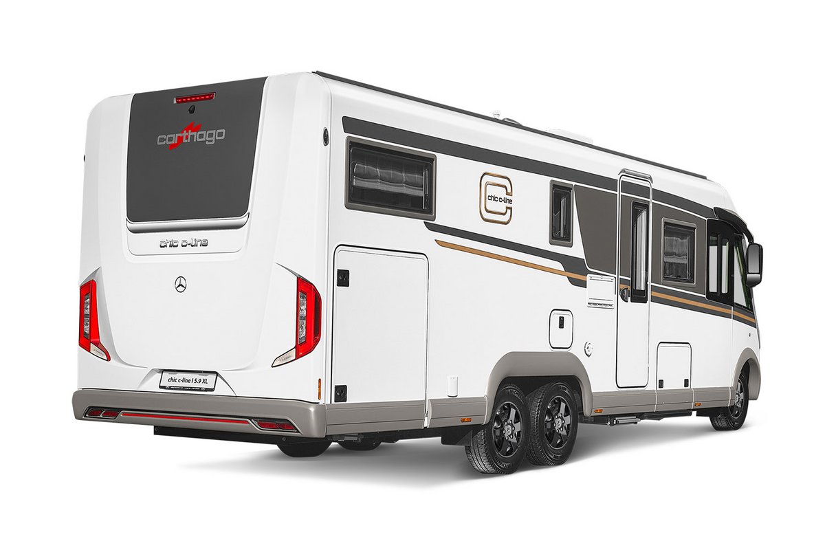 Heckansicht eines vollintegrierten chic c-line XL mit Doppelachse