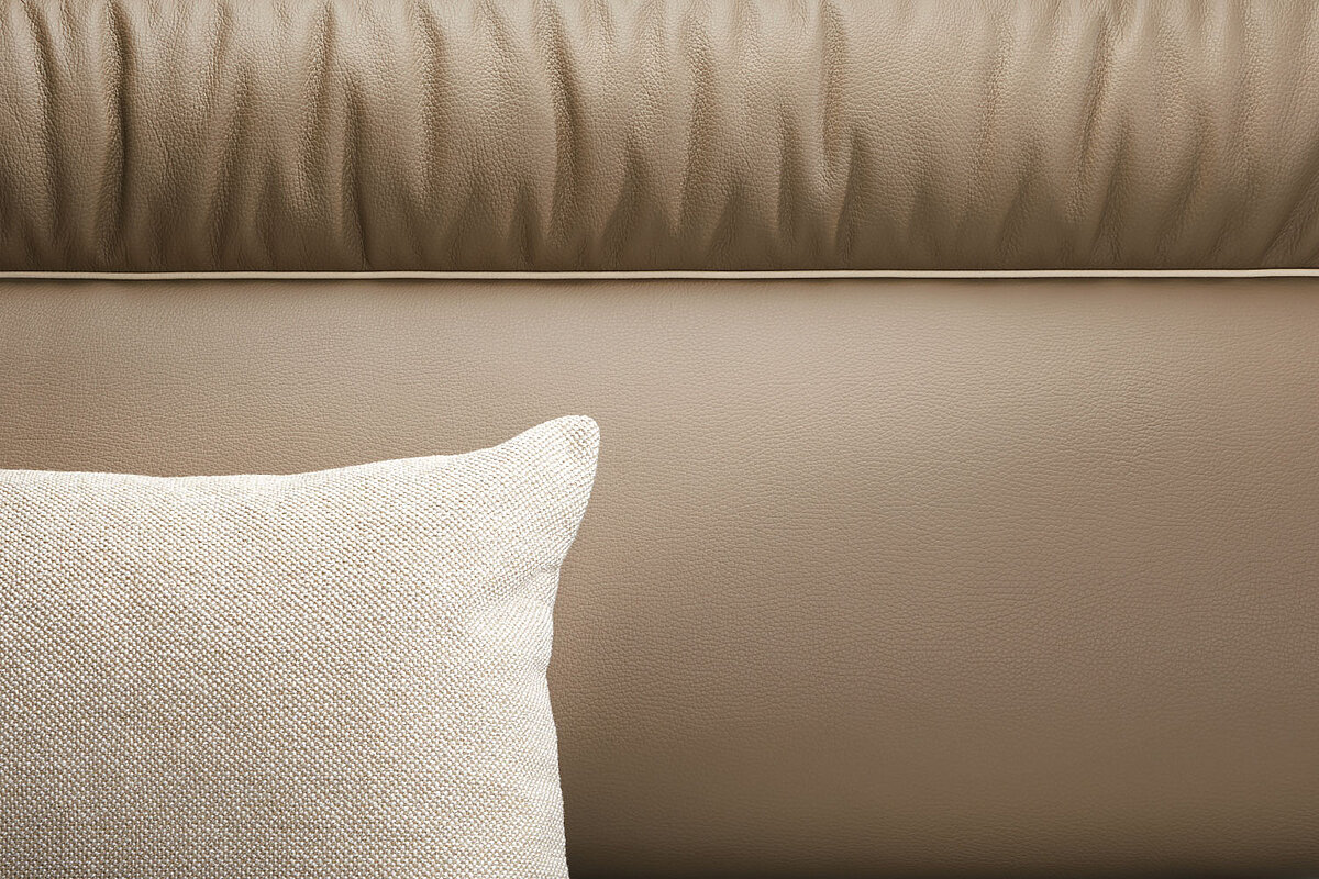 Detailansicht der Wohnwelt "Leder Macchiato" im Wohnbereich des Wohnmobils