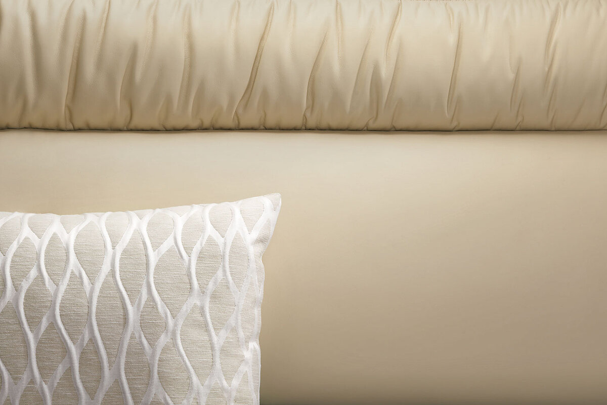 Nahaufnahme der Wohnwelt "Leder Elfenbein" im Wohnmobil