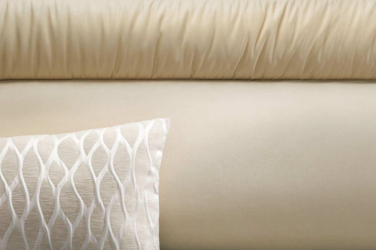 Nahaufnahme der Wohnwelt "Teilleder Elfenbein" im Wohnmobil