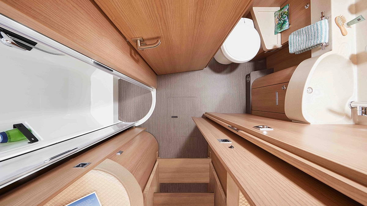 Carthago c-tourer Komfort-Raumbad mit Umkleidezimmer 