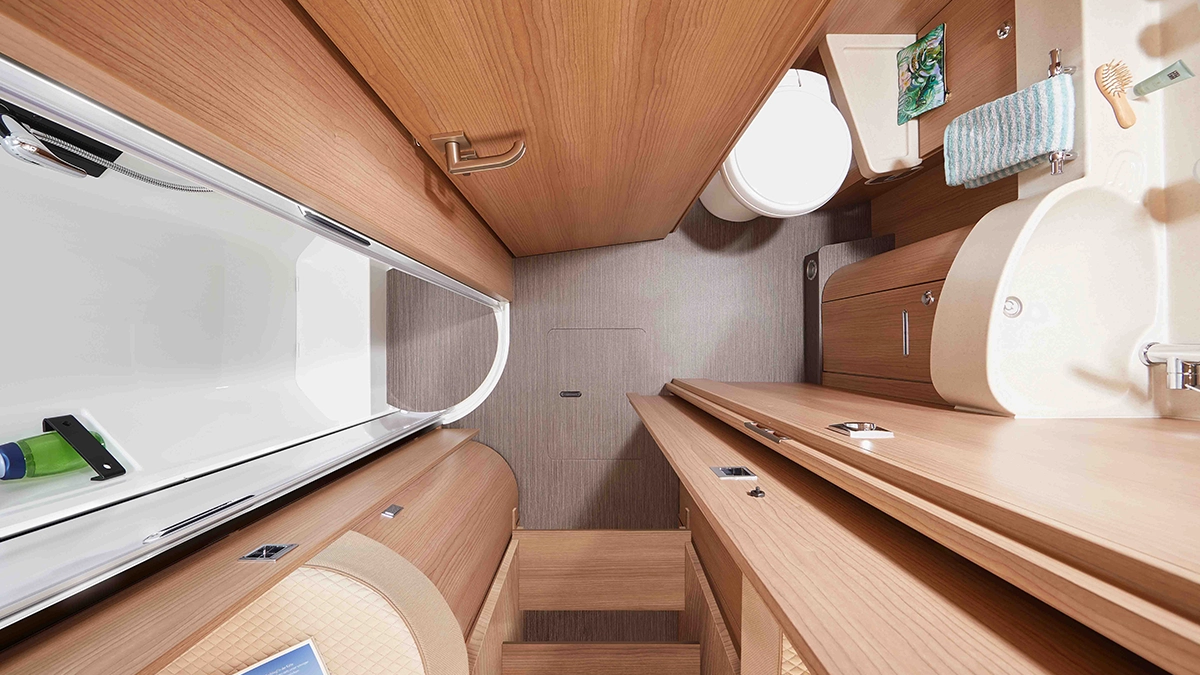 Carthago c-tourer Komfort-Raumbad mit Umkleidezimmer 