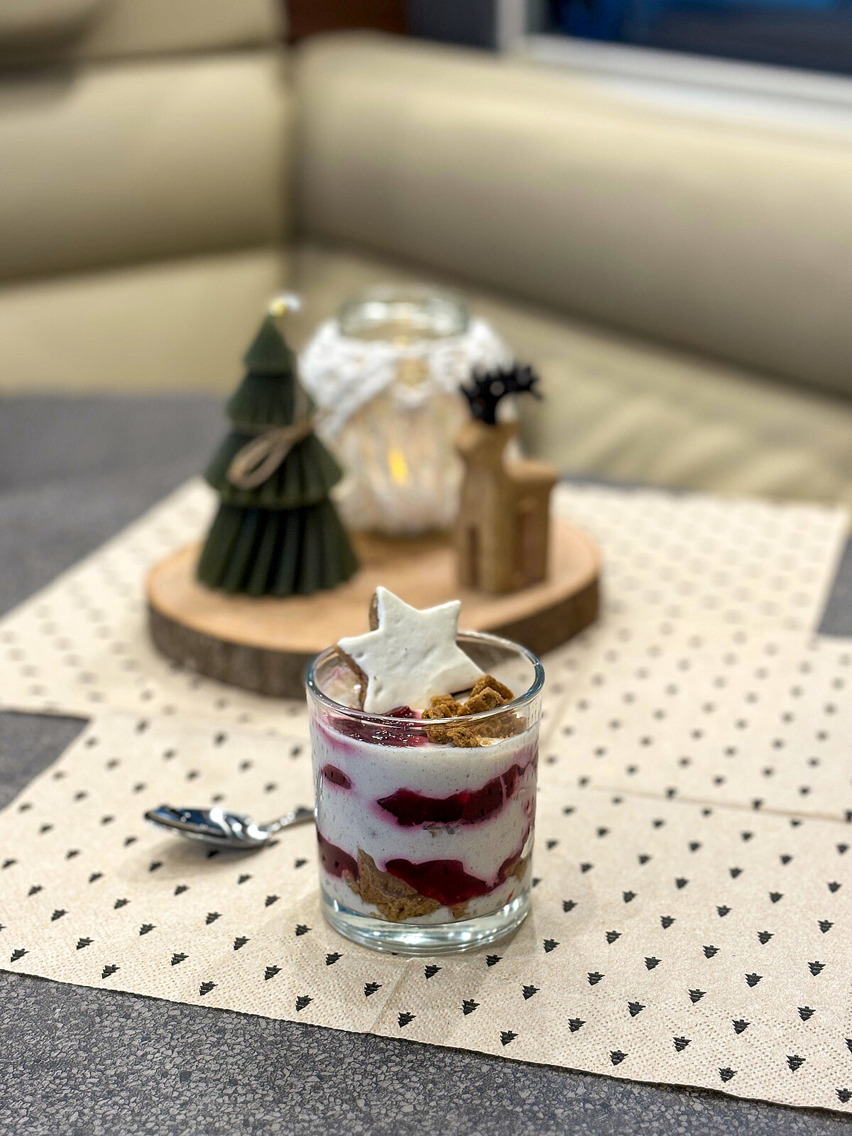 Dessert con sfondo natalizio