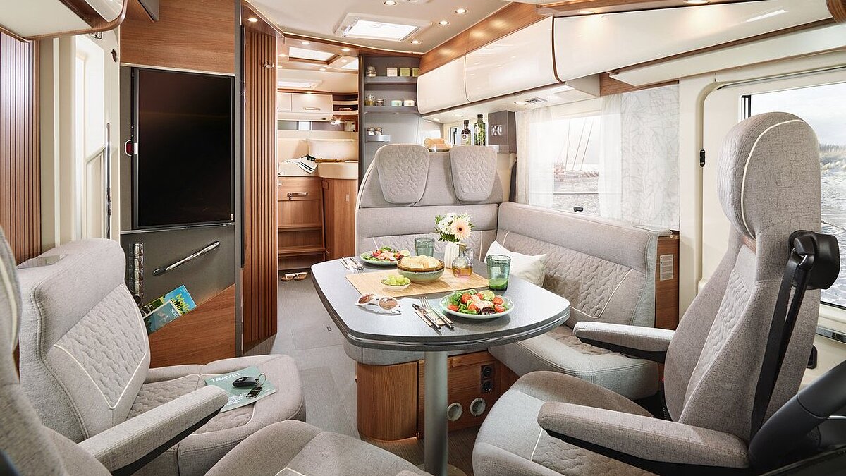 Innenraum des C2-tourer aus Perspektive Fahrerhaus in Richtung Wohnraum 