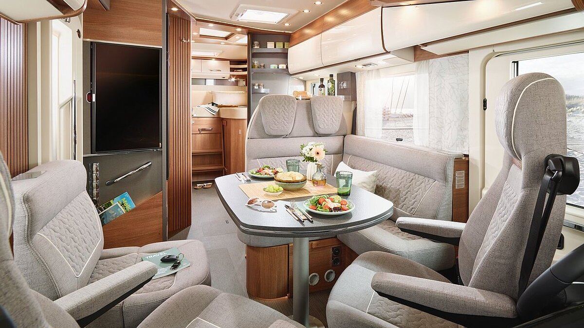 Innenraum des C2-tourer aus Perspektive Fahrerhaus in Richtung Wohnraum 