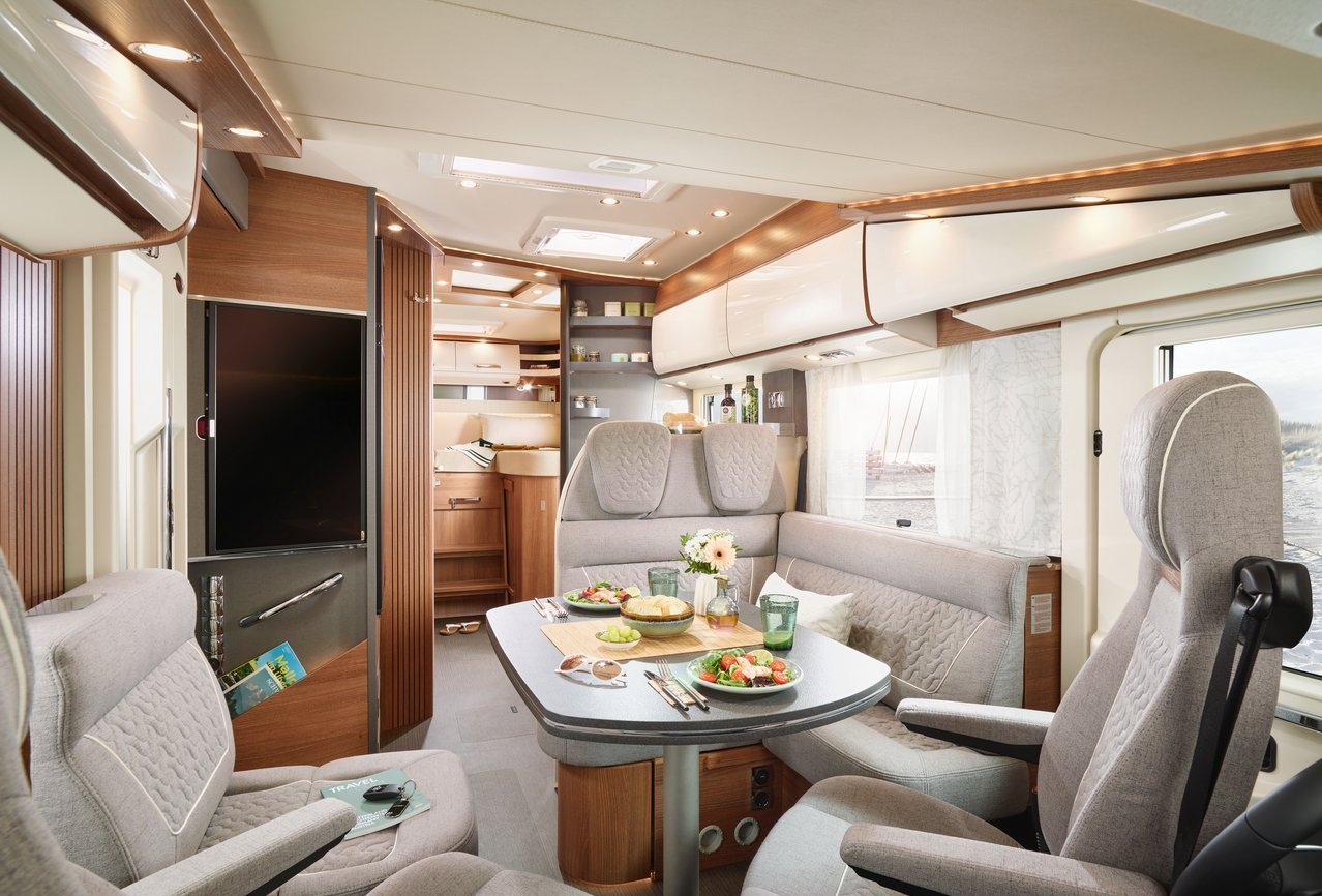 Innenraum des C2-tourer aus Perspektive Fahrerhaus in Richtung Wohnraum 