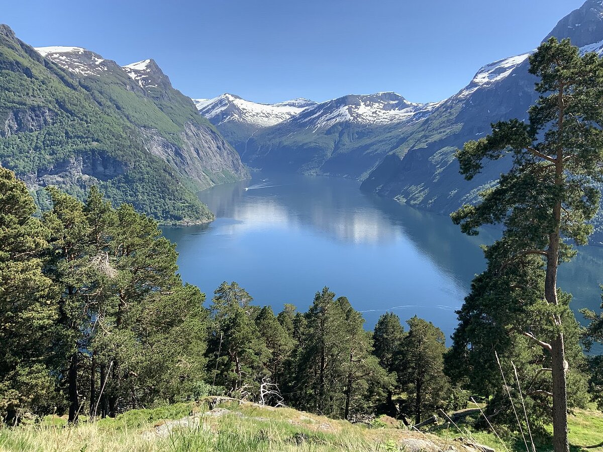 Das Bild zeigt einen See in Norwegen