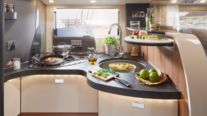 Küche im Carthago Wohnmobil C2-Tourer 