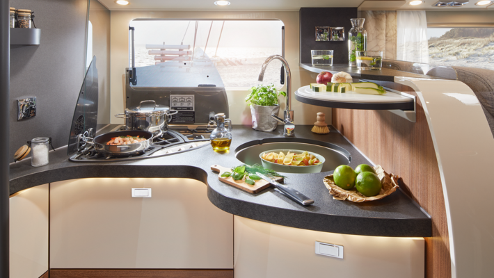 Küche im Carthago Wohnmobil C2-Tourer 