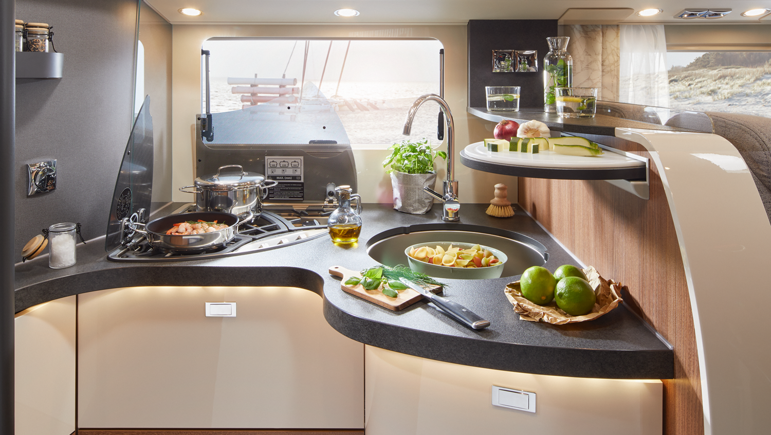 Küche im Carthago Wohnmobil C2-Tourer 