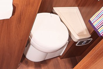 Komfort-Raumbad von oben mit Hinsicht auf die Toilette im vollintegrierten chic c-line