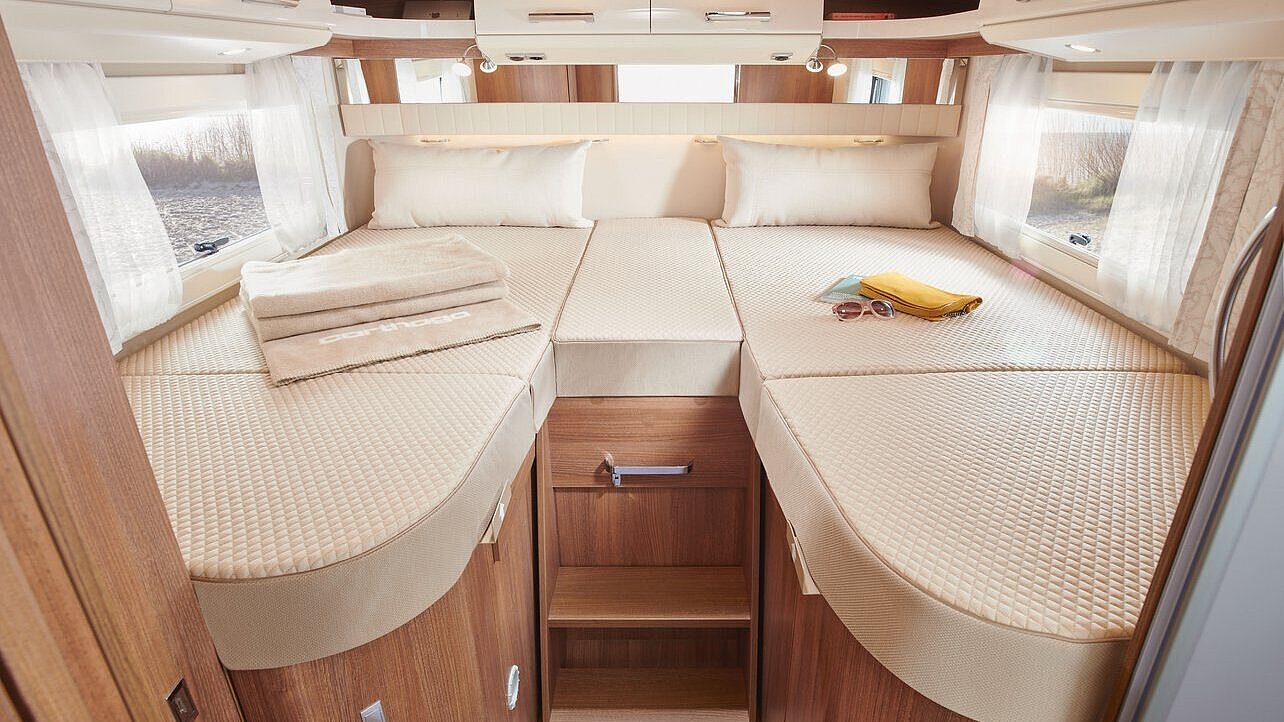 Liegefläche der Längseinzelbetten im Carthago C2-tourer I 147 RB LE L 