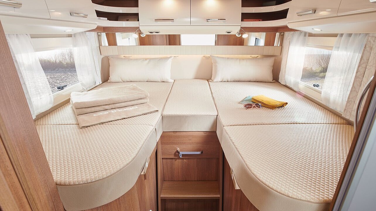 Liegefläche der Längseinzelbetten im Carthago C2-tourer I 147 RB LE L 