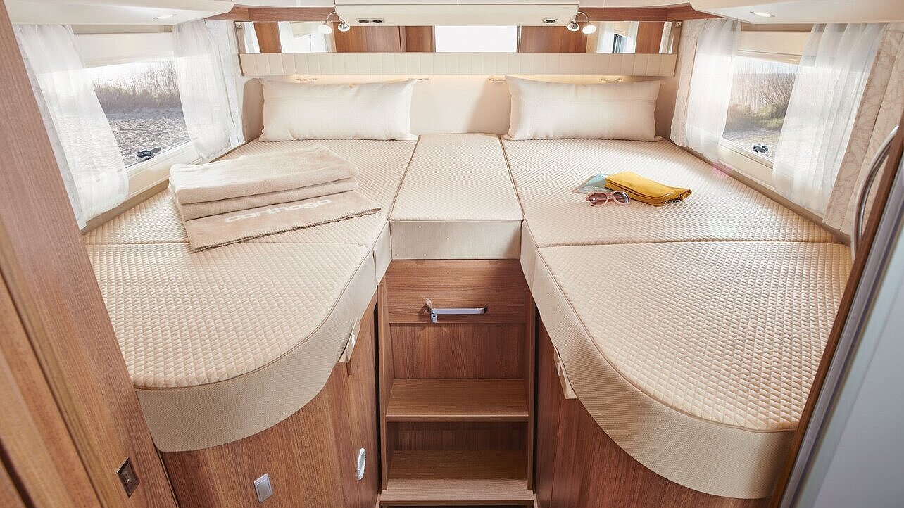 Liegefläche der Längseinzelbetten im Carthago C2-tourer I 147 RB LE L 