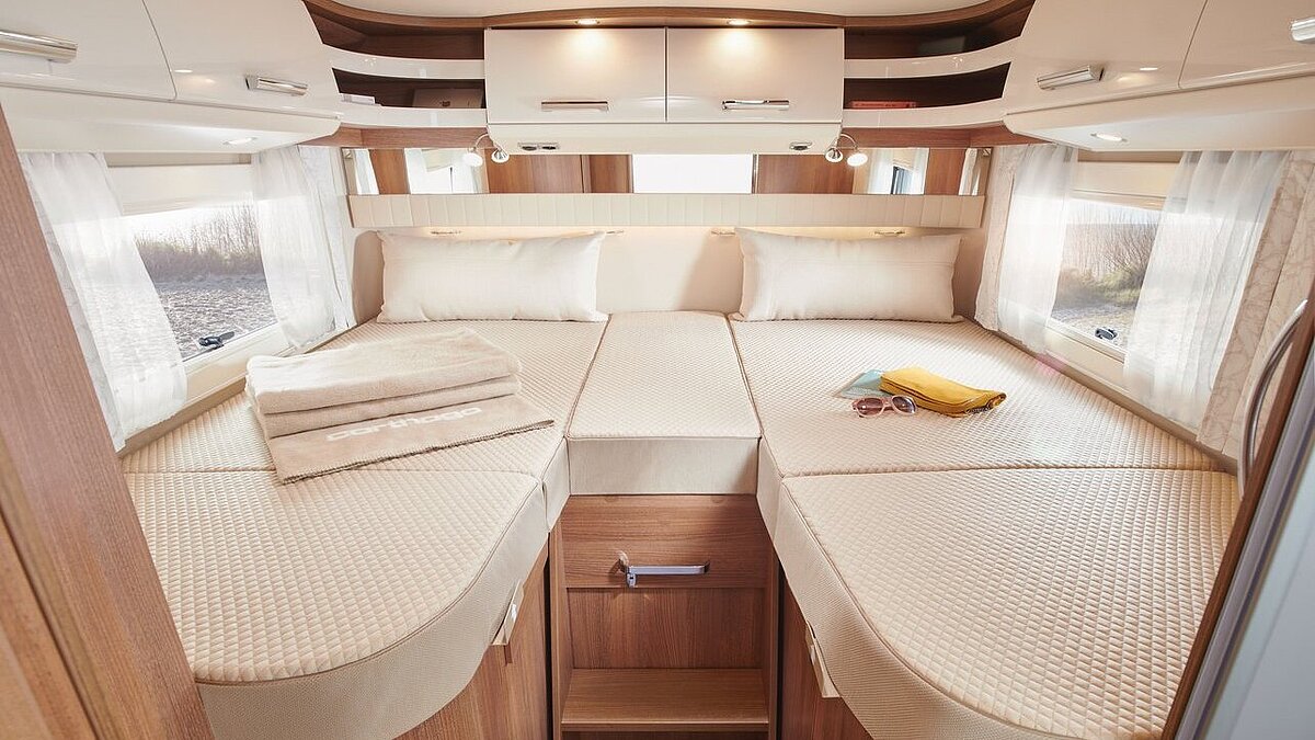 Liegefläche der Längseinzelbetten im Carthago C2-tourer I 147 RB LE L 