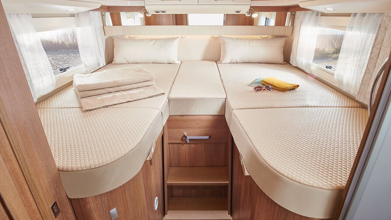 Liegefläche der Längseinzelbetten im Carthago C2-tourer I 147 RB LE L 