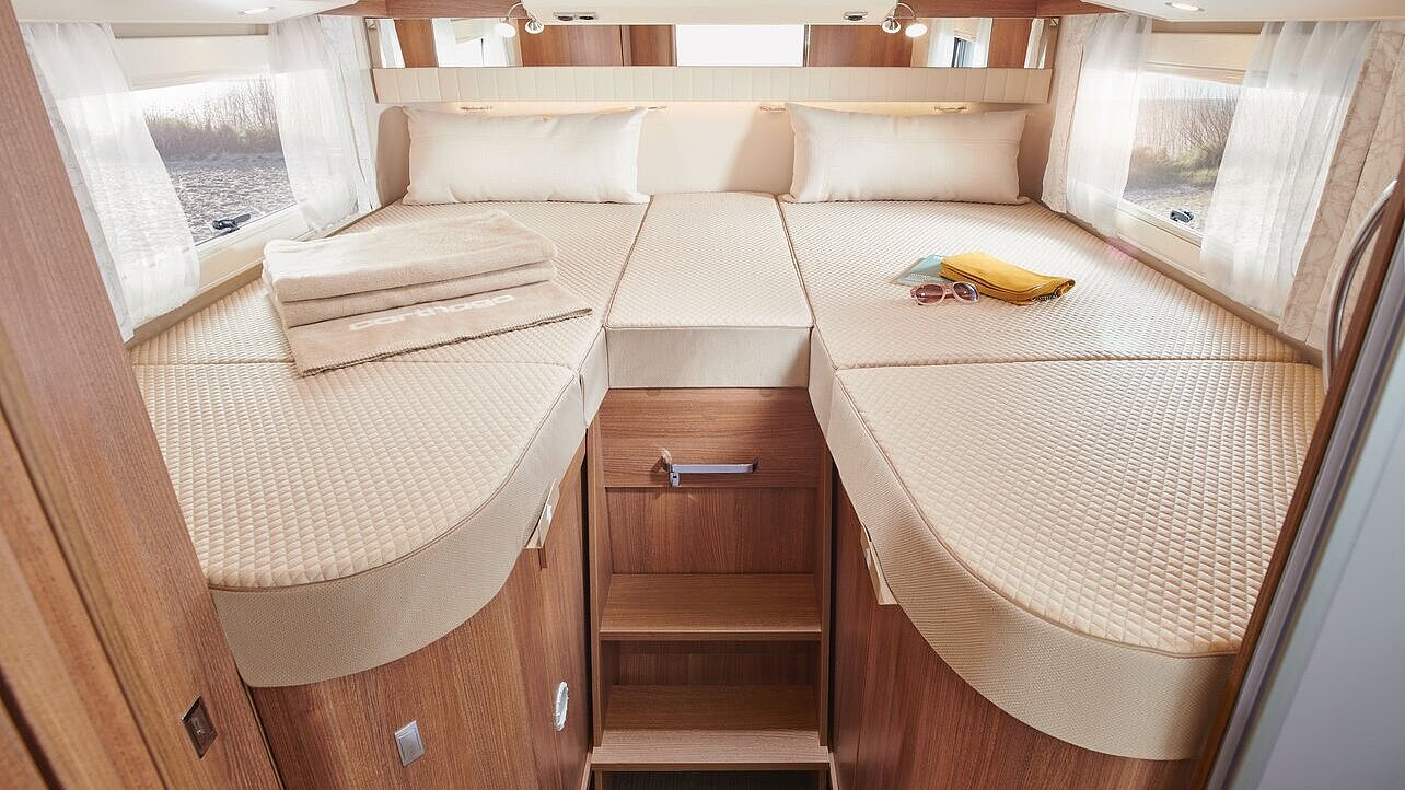 Liegefläche der Längseinzelbetten im Carthago C2-tourer I 147 RB LE L 