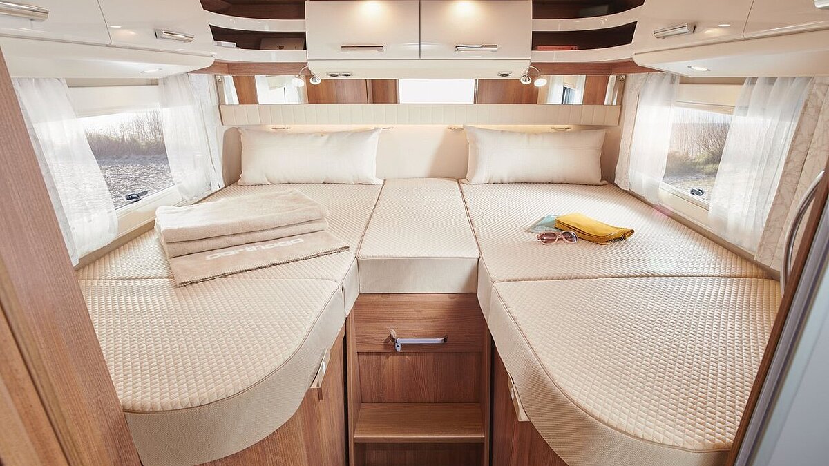 Liegefläche der Längseinzelbetten im Carthago C2-tourer I 147 RB LE L 