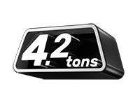 Ein schwarzes und silbernes 3D-Schild mit der Aufschrift 4,2 Tonnen in fetten weißen Buchstaben.