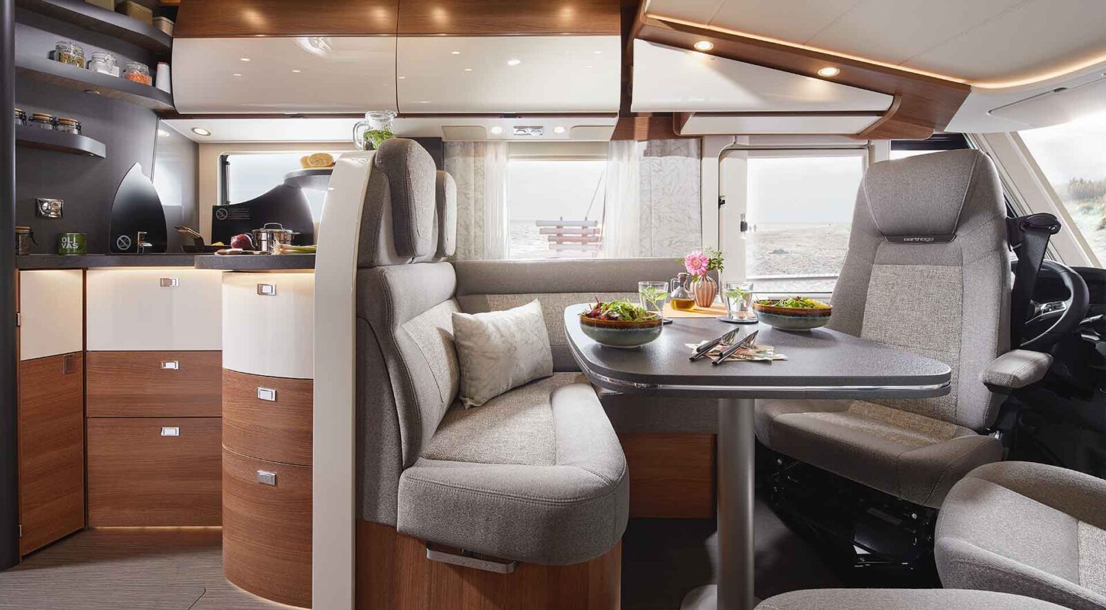 4.Galerie C2 tourer I148 RB QB L comfort 4.2t Mercedes Barschwung 1600x883