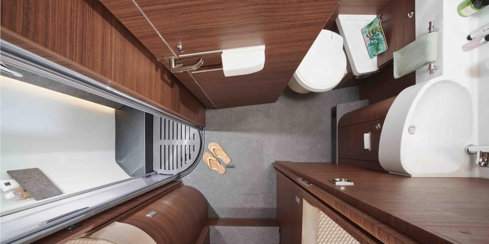 5.Galerie c line I4.9 LE Komfort Raumbad Umkleidezimmer von oben V1 1600x800