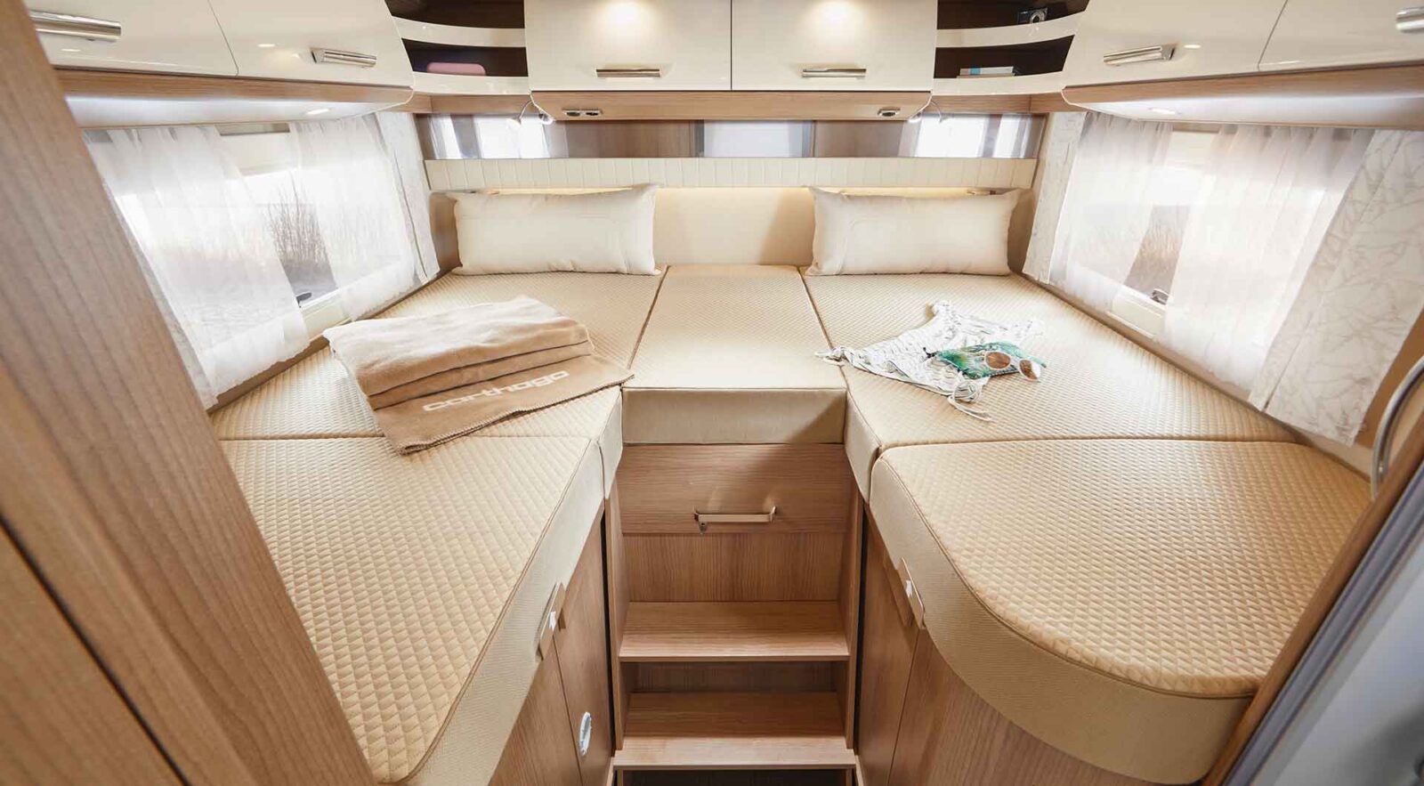 6.Galeier C2 tourer I145RBLE Laengseinzelbetten auziehbare Einstiegstreppe 1600x883