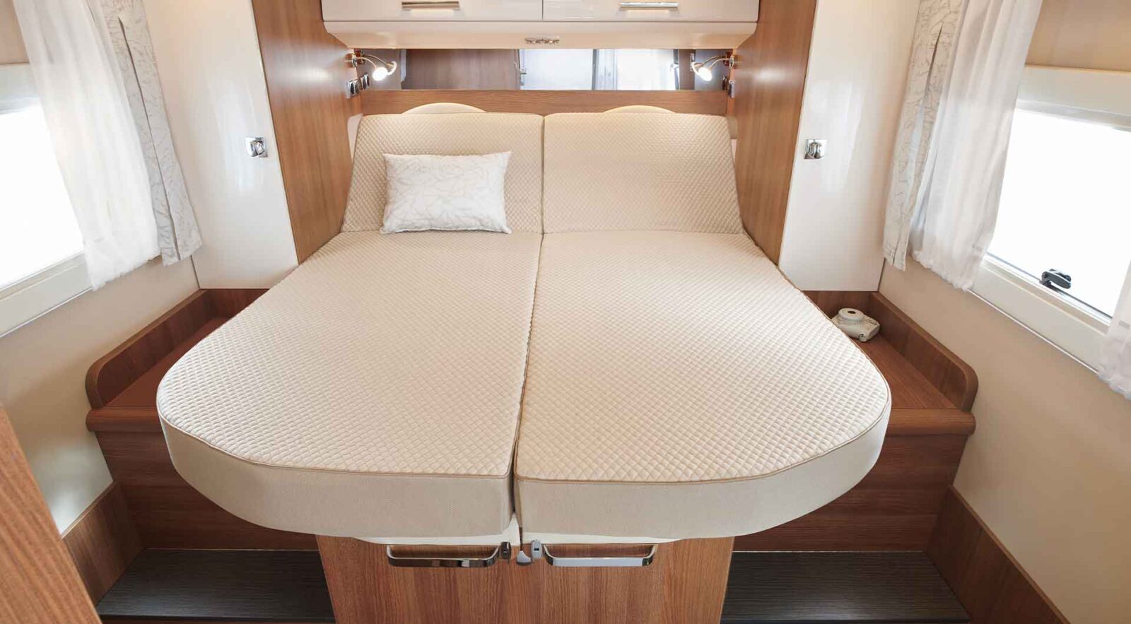 7.Galerie C2 tourer I148 RB QB L comfort 4.2t Mercedes Queensbett V3 1600x883