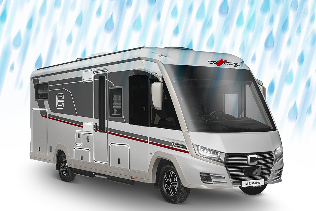 Un moderno camper color argento e nero, realizzato con le tecniche all’avanguardia delle carrozzerie per camper, è raffigurato su uno sfondo bianco mentre cadono grosse gocce di pioggia azzurre che ne sottolineano l’idoneità alle condizioni meteorologiche piovose.