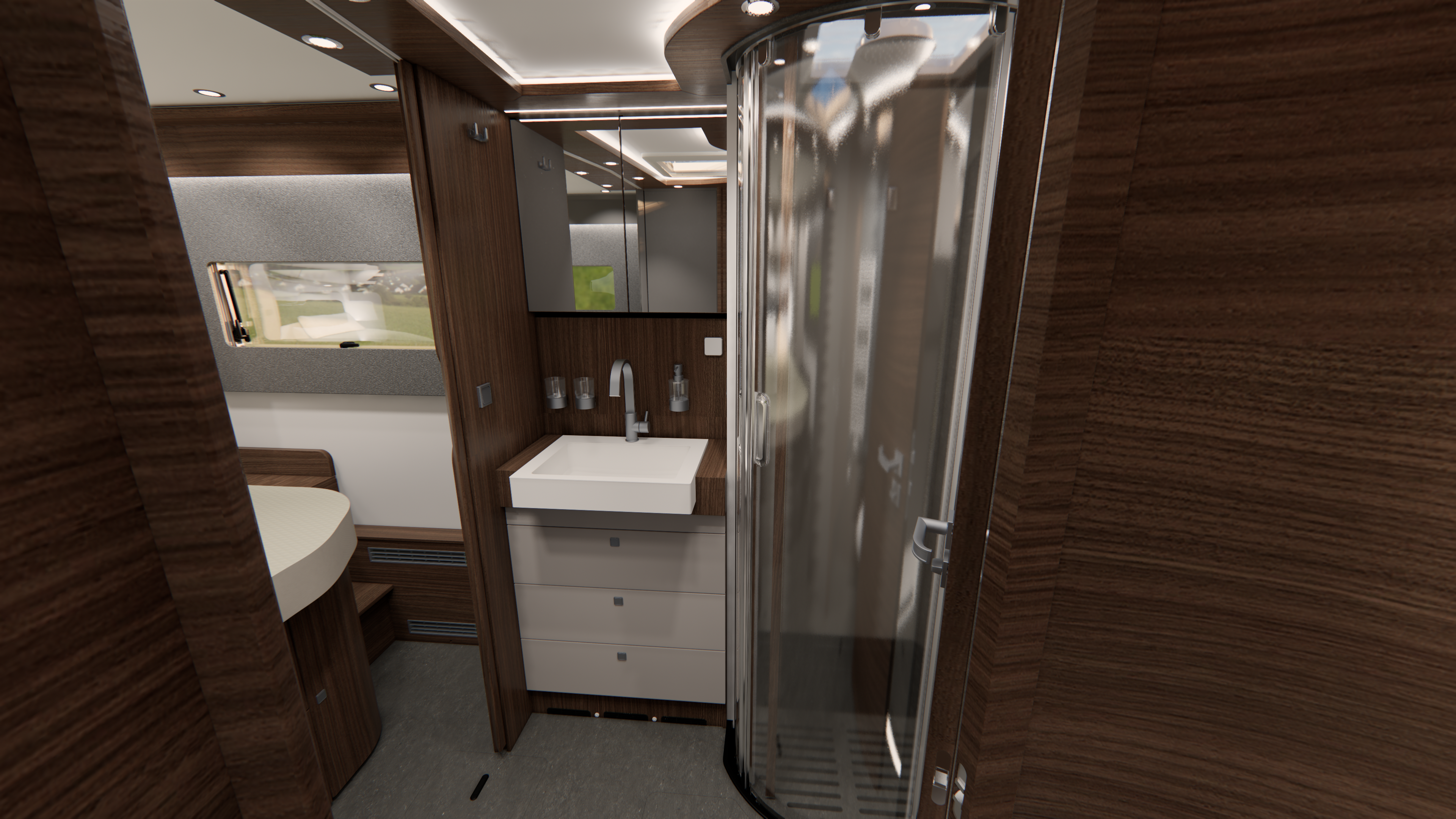 Modernes Wohnmobil-Badezimmer mit dunklen Holzwänden, einem weißen Waschbecken mit Schubladen darunter, einem Spiegelschrank darüber und einer Duschkabine aus gebogenem Glas. Links ist teilweise ein Bett mit integriertem Stauraum zu sehen.