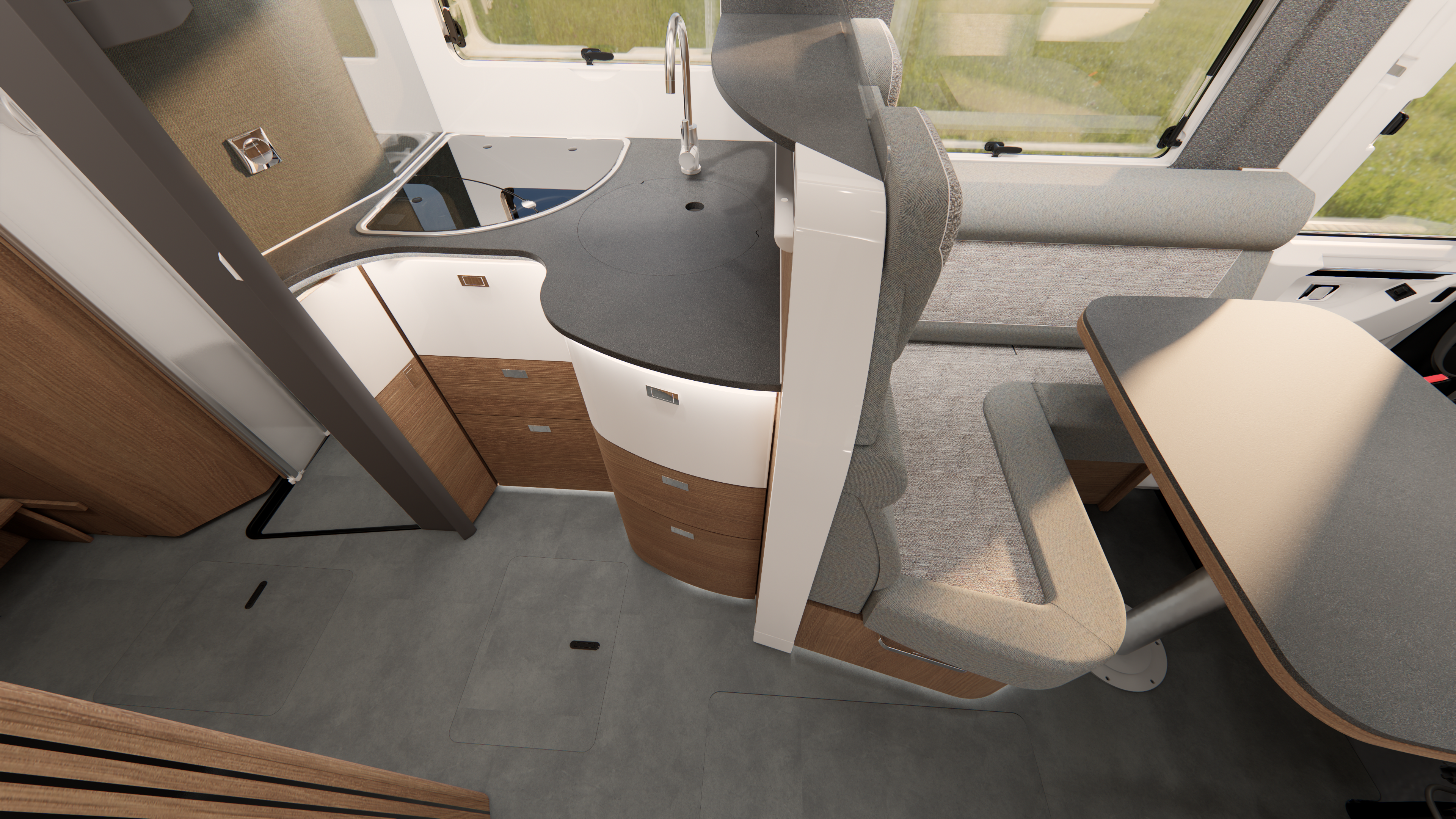 Moderne Wohnmobil-Innenausstattung mit einer kompakten Küche, bestehend aus Spüle, Herd und geschwungenen Schränken, neben einer gepolsterten Sitzbank und einem Esstisch. Helle Holz-, Grau- und Weißtöne prägen den Raum.