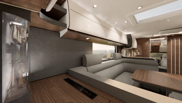 Ein modernes Wohnmobil-Interieur mit hellen Holzschränken, grauen Polstersitzgelegenheiten rund um einen Holztisch, Deckenleuchten und großen Fenstern, durch die Tageslicht hereinströmt – das spiegelt die Eleganz und den Komfort eines Carthago Liner for Two perfekt wider.