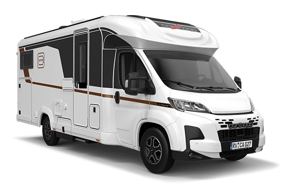 Weißes und schwarzes Carthago-Wohnmobil, von vorne im Dreiviertelprofil gesehen.